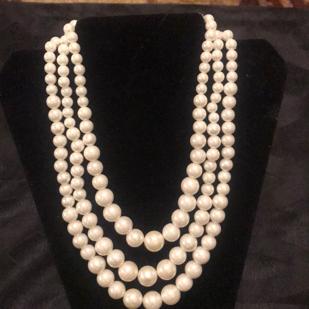 White pearl necklace necklace with bracelet